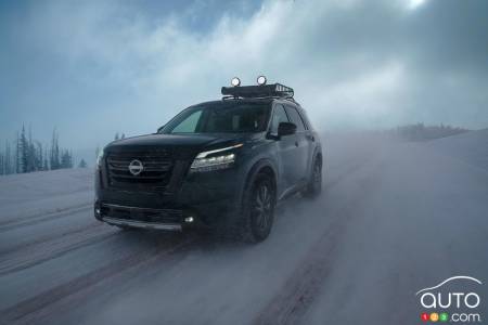 2022 Nissan Pathfinder, three-quarters front